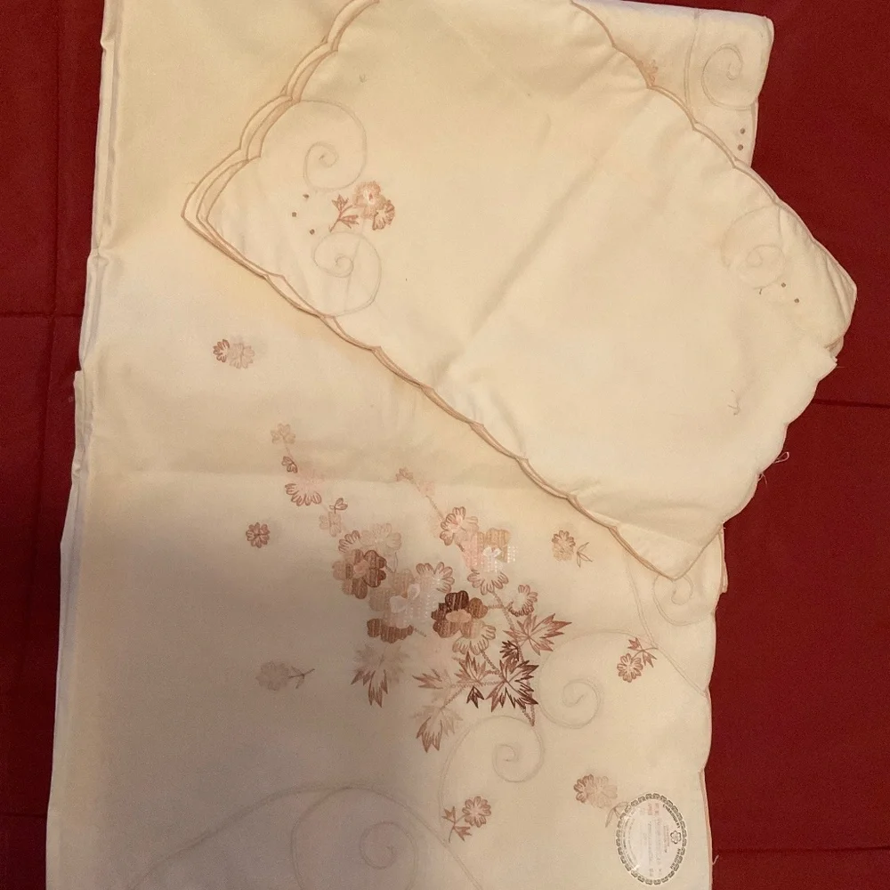 Table cover and napkins
